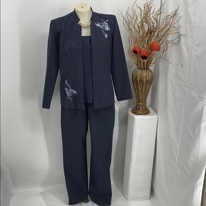 Kari’ Korner suit size 8